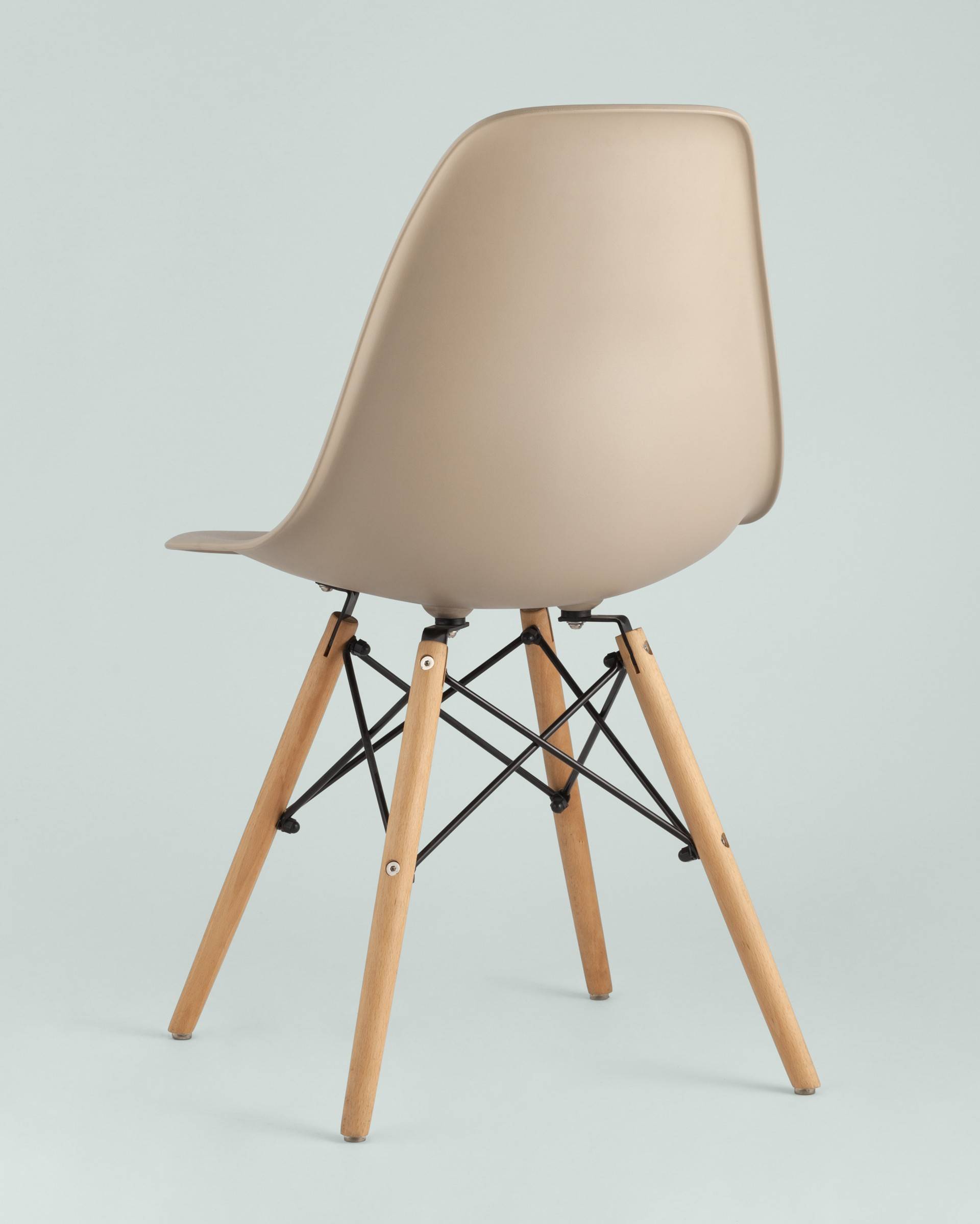 Стул Eames DSW бежевый из Италии