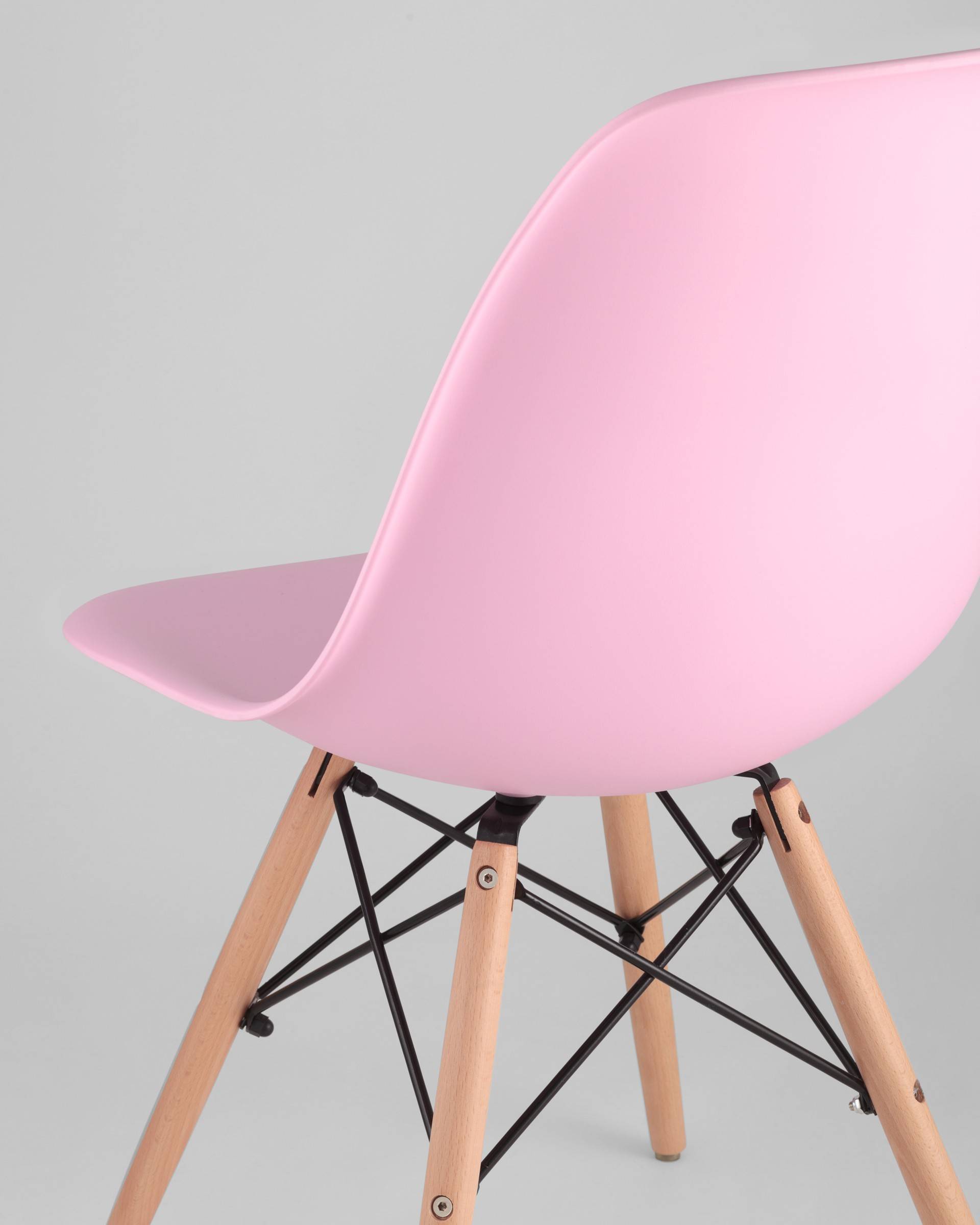 Стул Eames DSW розовый из Италии