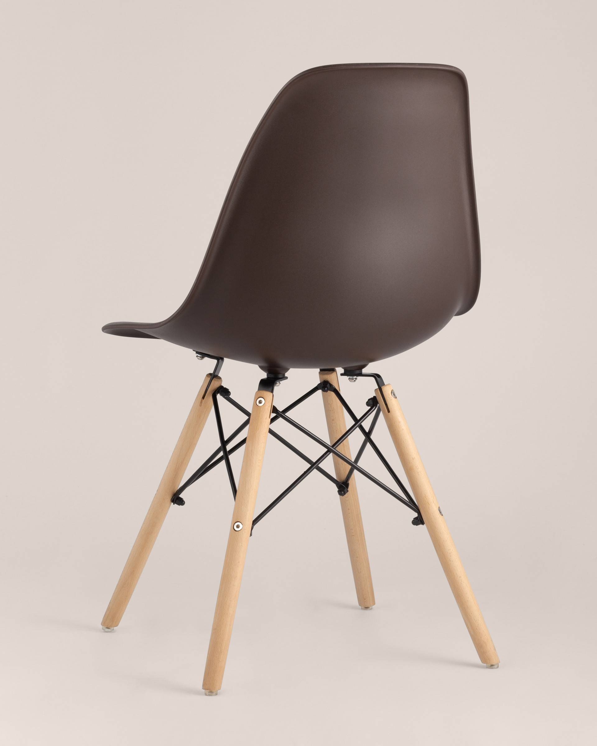 Стул Eames DSW коричневый из Италии