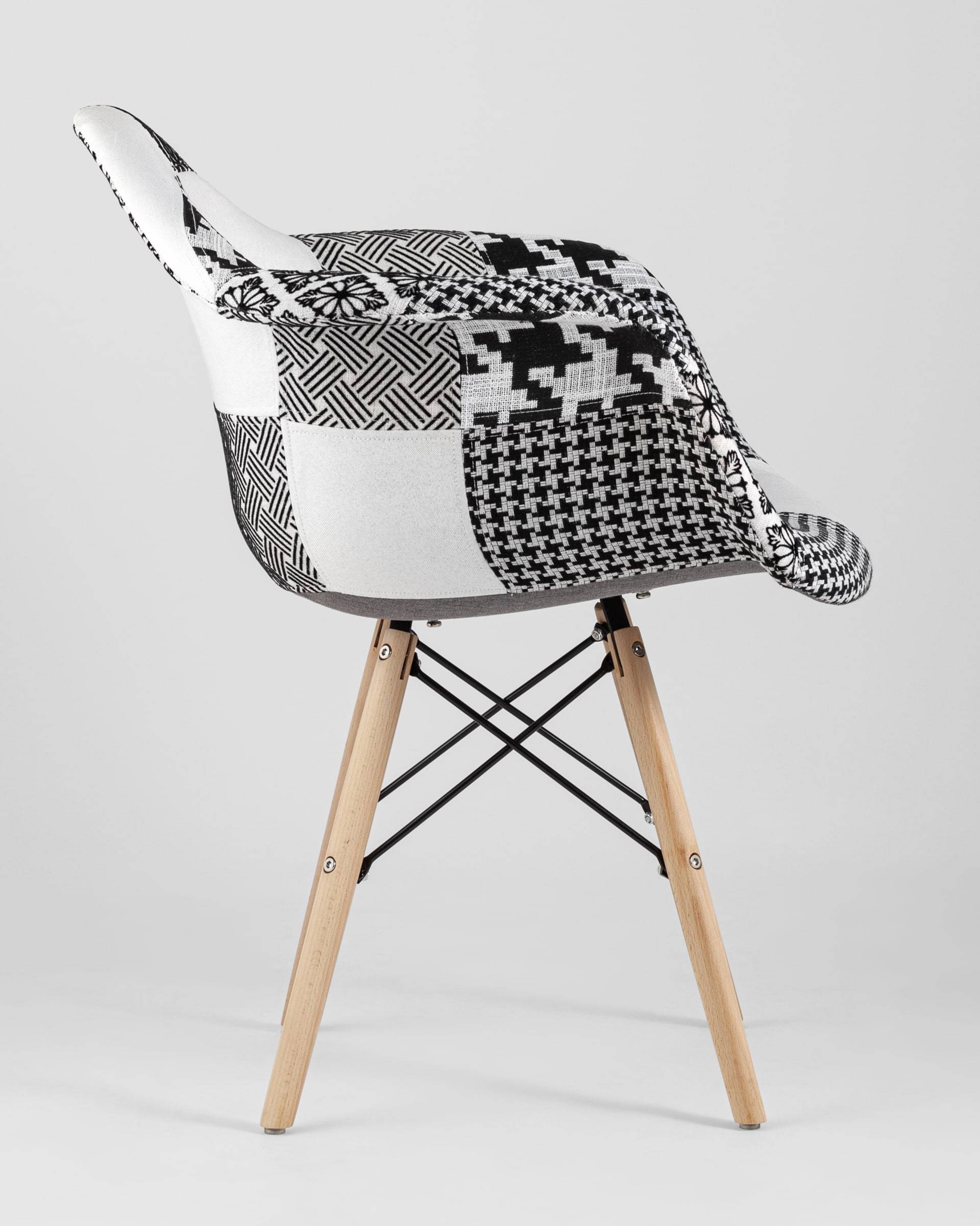 Кресло Eames DSW пэчворк черно-белое из Италии