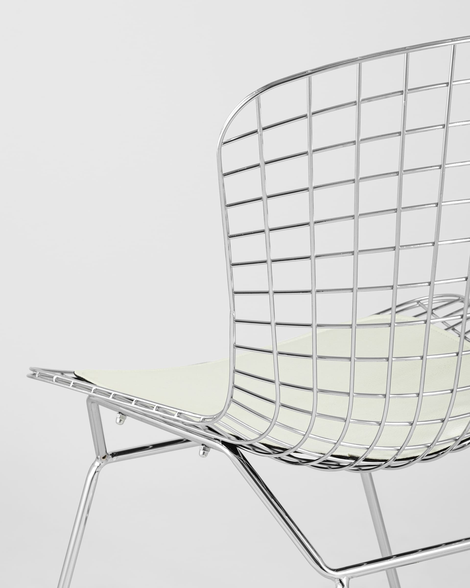 Стул обеденный Bertoia хромированный с белой подушкой из Италии