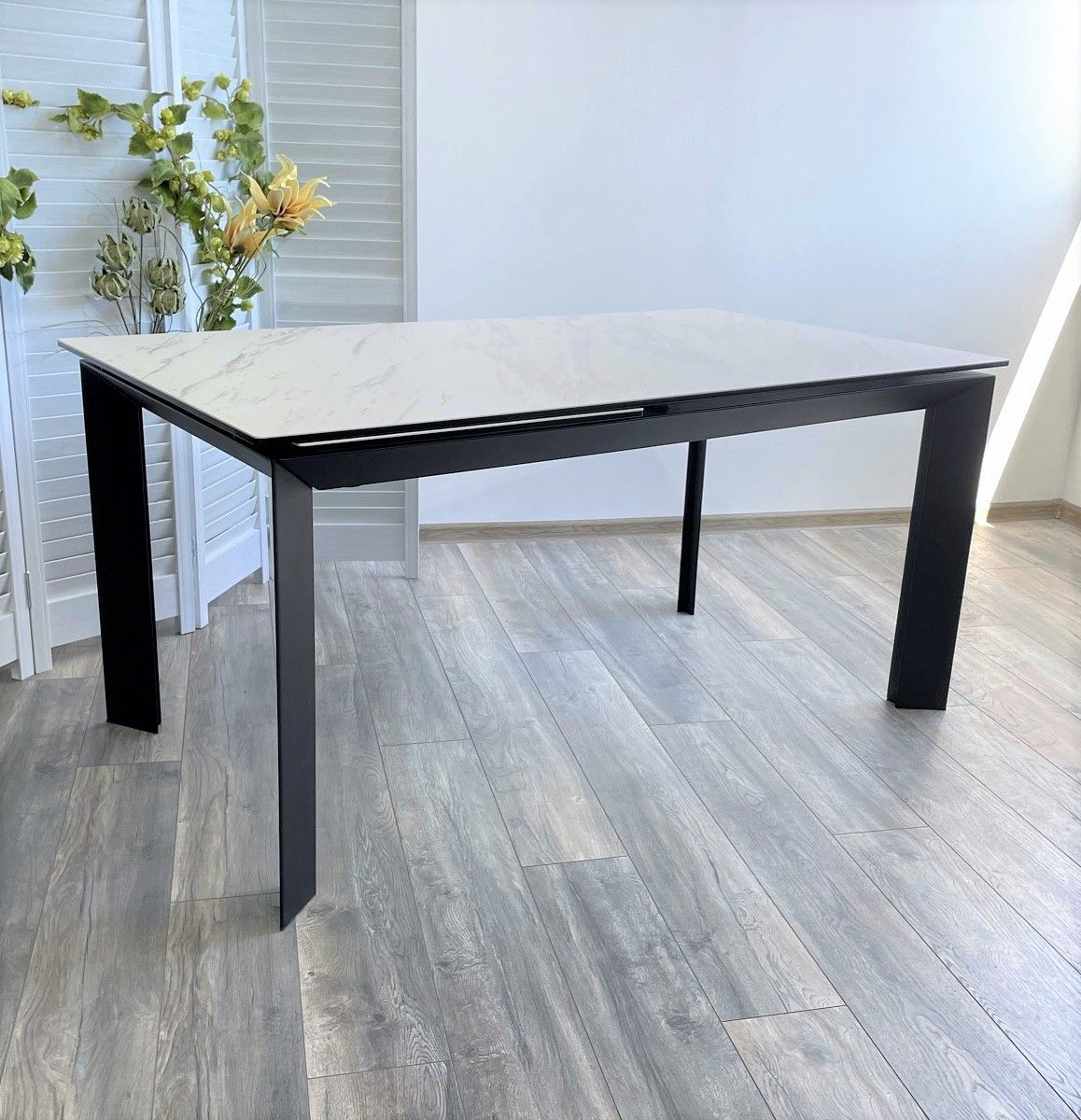 Стол CREMONA 160 KL-99 Белый мрамор матовый, итальянская керамика / черный каркас М-City из Италии