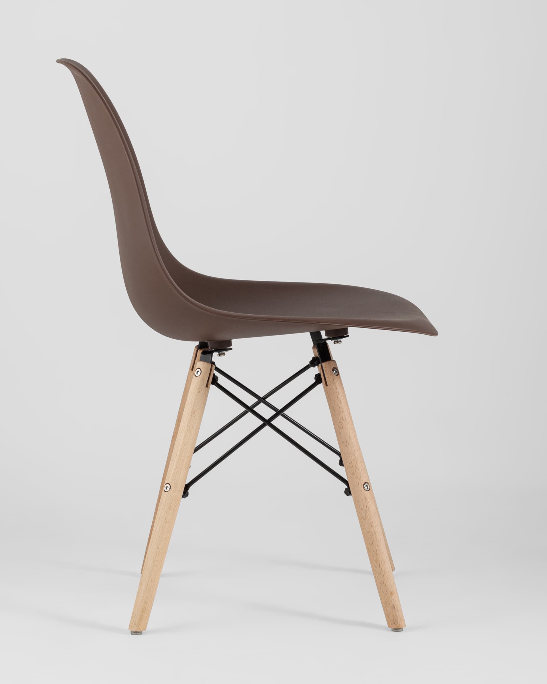 Стул Eames Style DSW коричневый (разборный каркас) из Италии